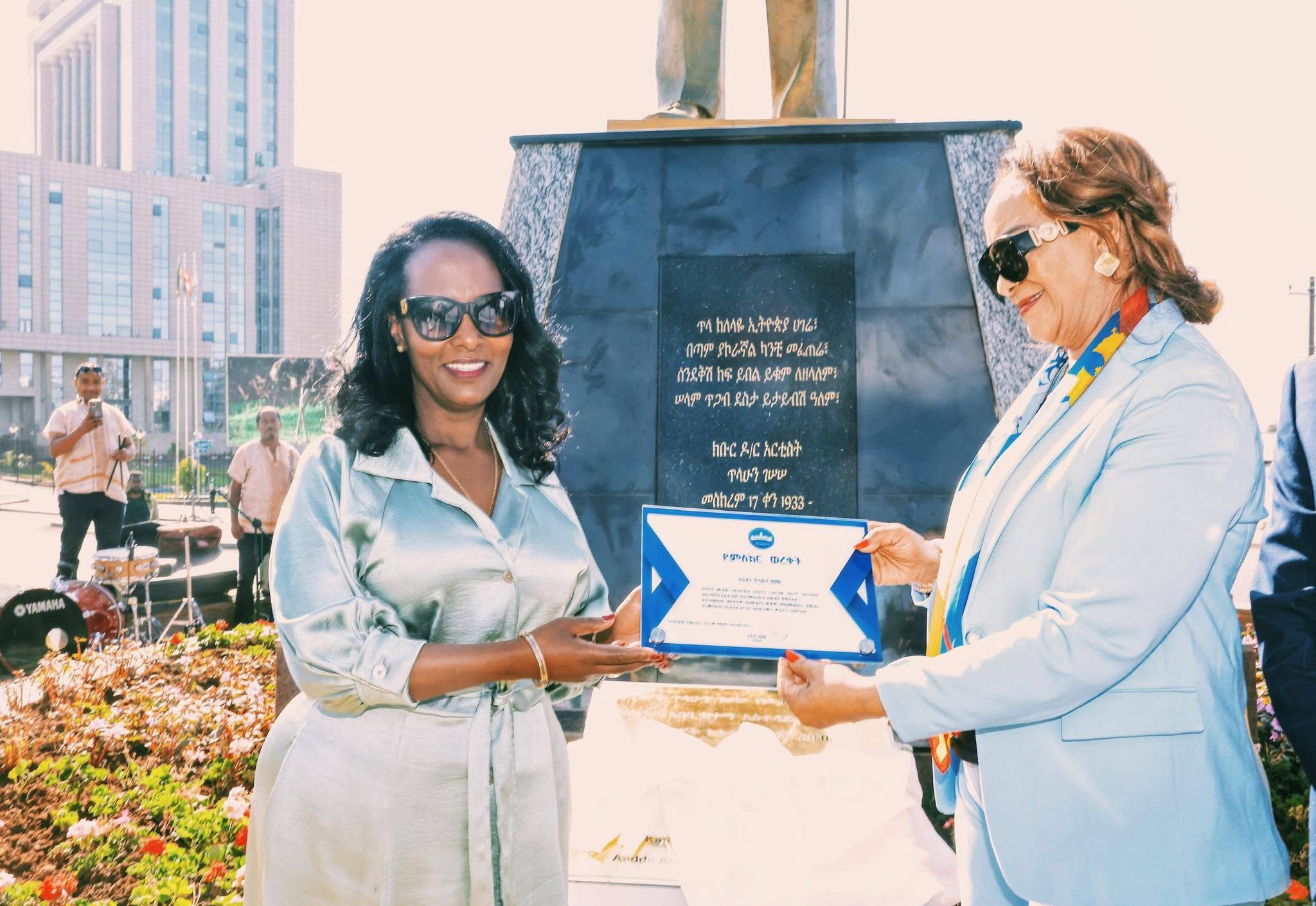 ሀገር ለጠቢባን የሕያው ሥራዎቻቸው ምስክር ሐውልት ታቆማለች!