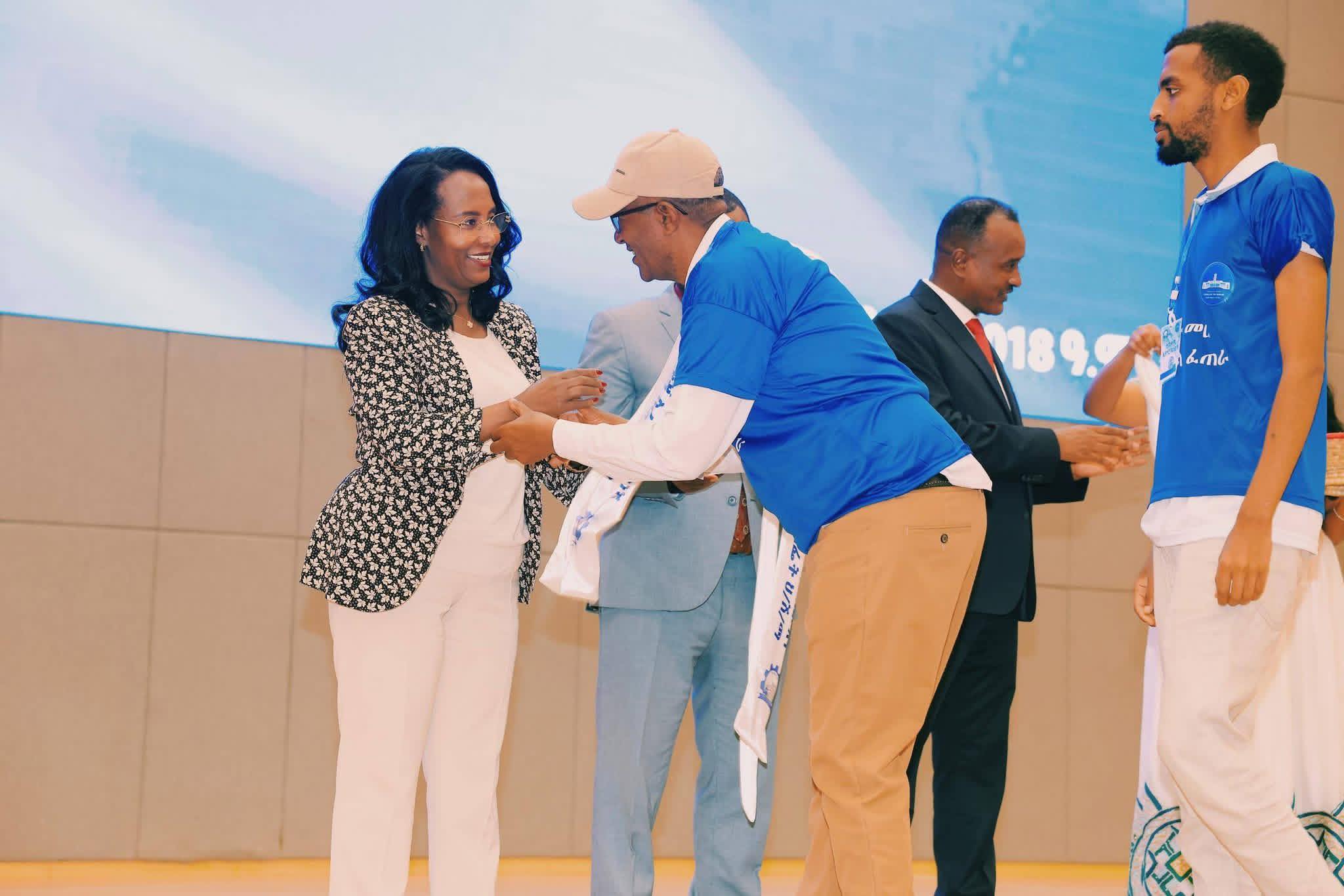 የሚሰሩ እጆችን እናበረታታለን!