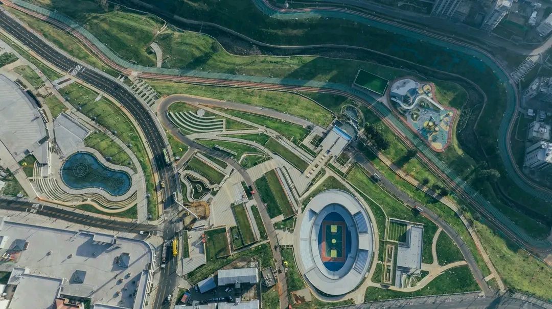 አንገት የሚያስደፉ ታሪኮቻችንን ቀልብሰን ፤ዛሬ ለዓለም ችለን መለወጣችንን በማሳየት ለአፍሪካ ኩራት ሆነን ትልቅ እንደ ነበርን፤ትልቅም ሆነን፤ታላቅነታችንን እያስቀጠልን እንገኛለን፡፡