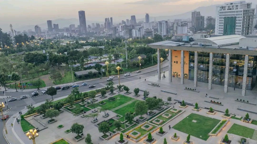 አንገት የሚያስደፉ ታሪኮቻችንን ቀልብሰን ፤ዛሬ ለዓለም ችለን መለወጣችንን በማሳየት ለአፍሪካ ኩራት ሆነን ትልቅ እንደ ነበርን፤ትልቅም ሆነን፤ታላቅነታችንን እያስቀጠልን እንገኛለን፡፡