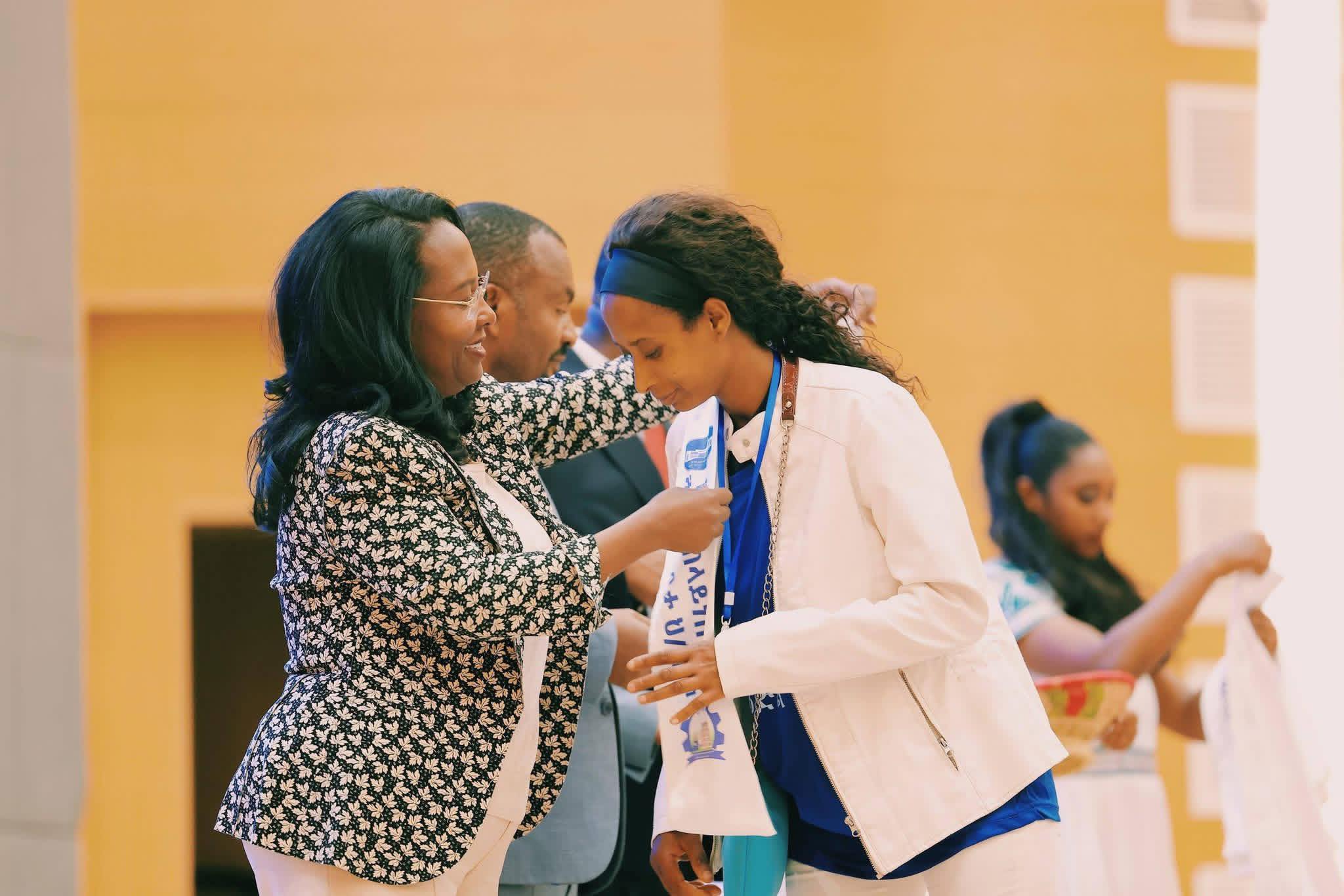 የሚሰሩ እጆችን እናበረታታለን!